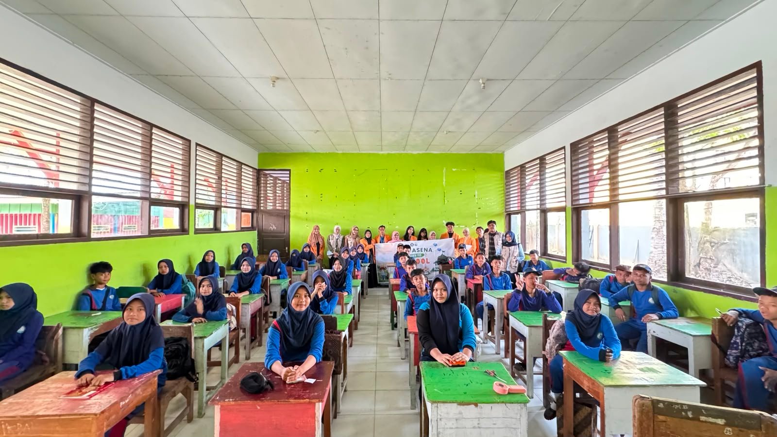 Goes to School SMP Negeri 14 Kendari — Foto 2